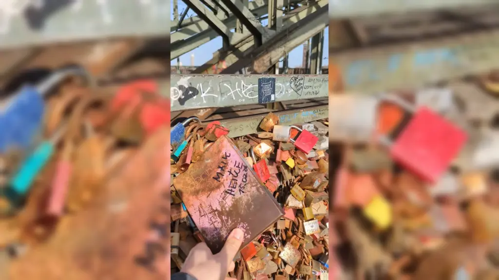 Romantyczny most w Niemczech pełen kłódek miłości
